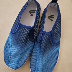 Navy and Teal Mesh Slip-On Sneakers